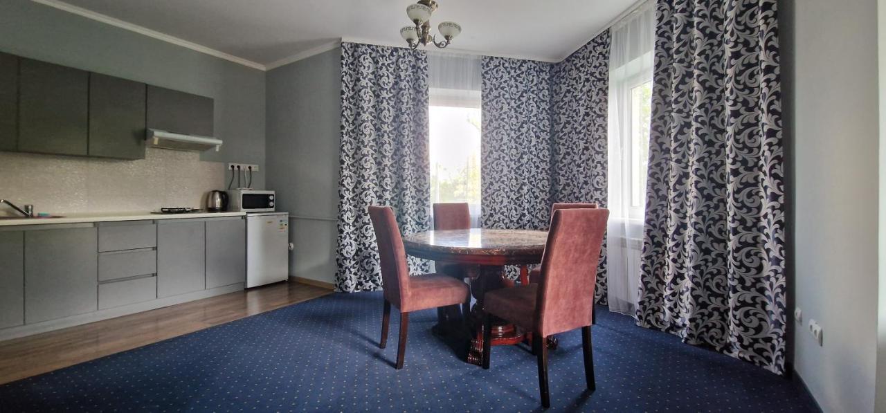 Chernivtsi Apartments Ngoại thất bức ảnh