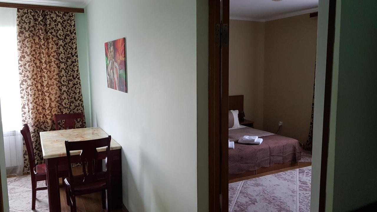 Chernivtsi Apartments Ngoại thất bức ảnh