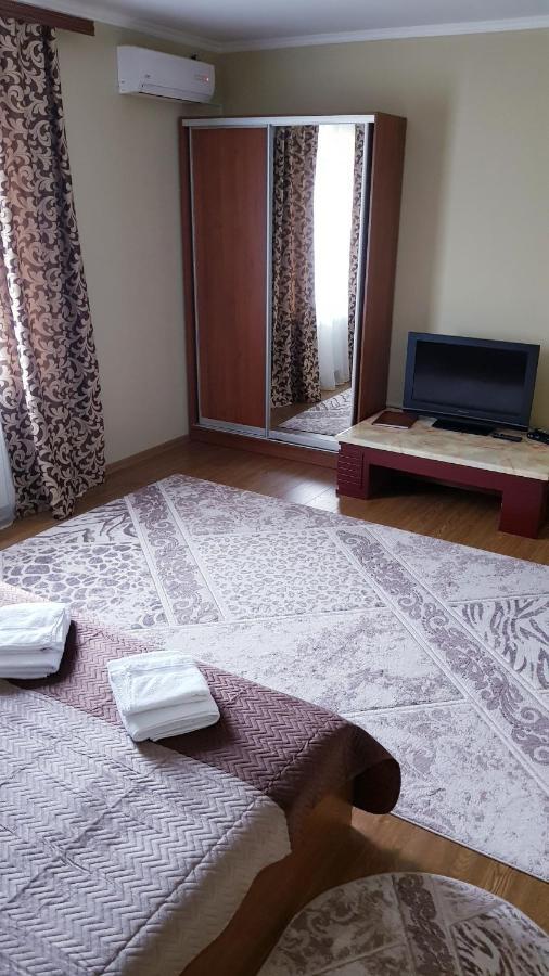 Chernivtsi Apartments Ngoại thất bức ảnh